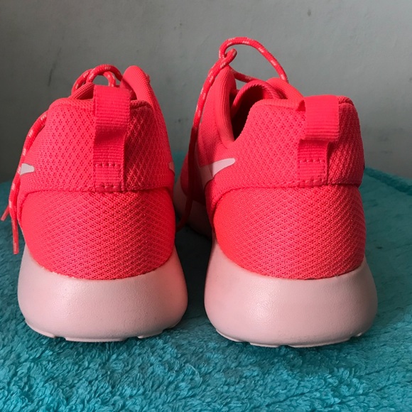 Nike Roshe Hot Punch - Picture 3 of 5